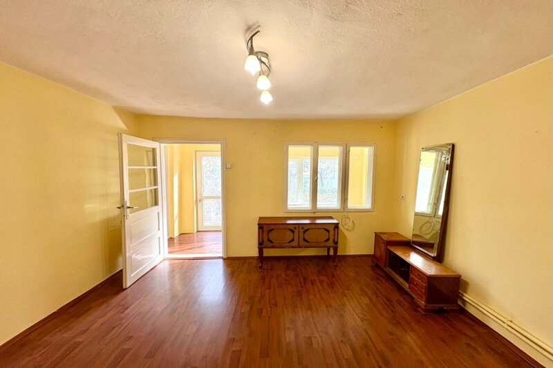 Chitila -T. Vladimirescu, casa individuala 4 camere, lot 530 mp.